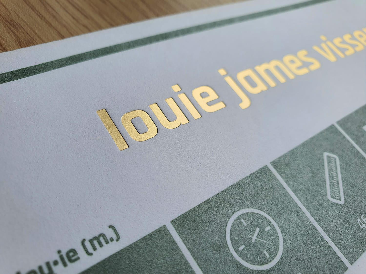 Gmund 600 gram cotton white - Groen metallic letterpress + matgoud Hotfoil Foliedruk. + folie matgoud op snee